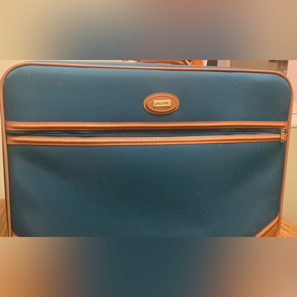 Vintage Jaguar 3 piece luggage set